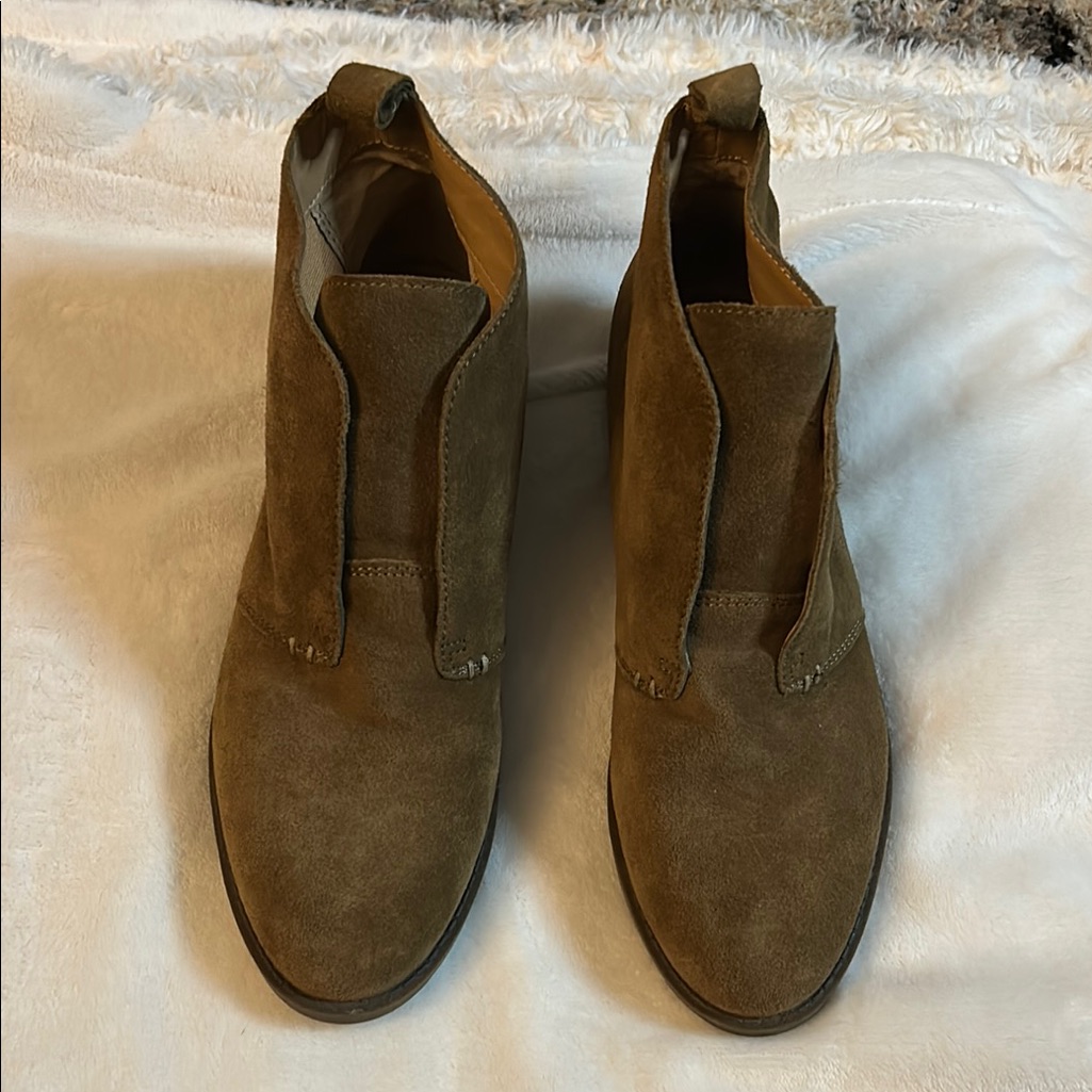 Franco Sarto Tan Ankle Boots With Suede Finish Zize 7.5